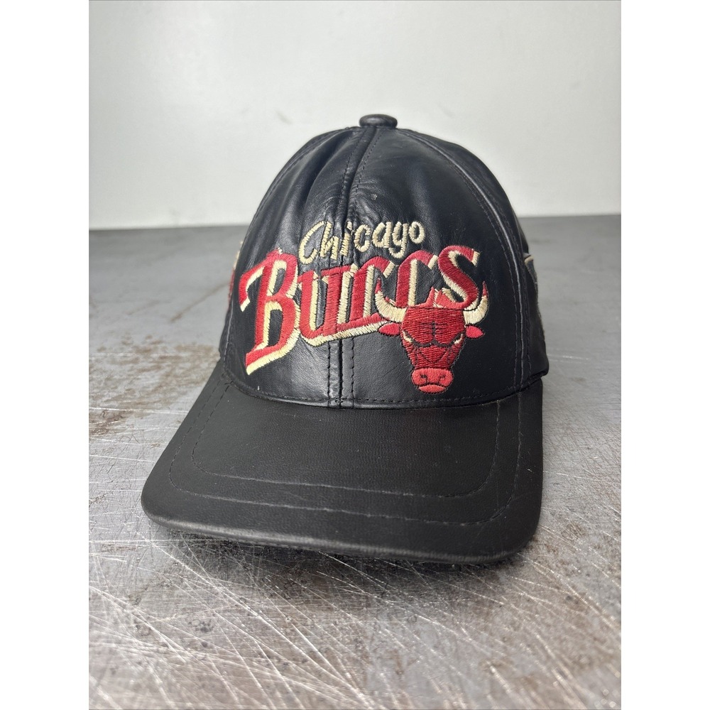 VINTAGE 90's CHICAGO‎ BULLS NBA LEATHER SNAPBACK HAT JORDAN PIPPEN LOGO BLACK